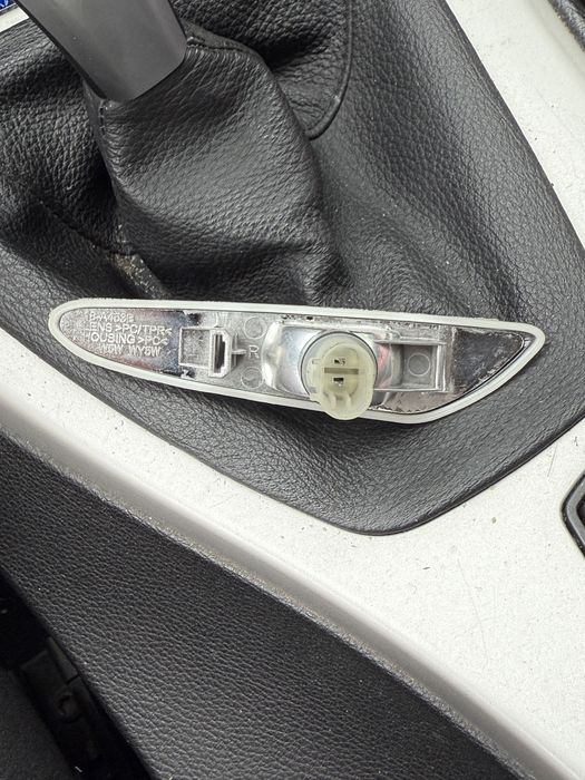 Semnalizare BMW stânga