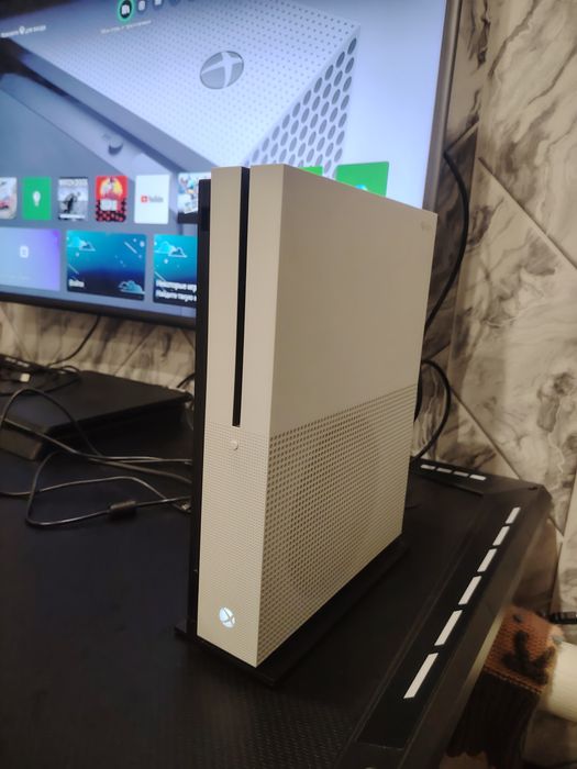 Продам XBOX в хорошем состоянии с играми