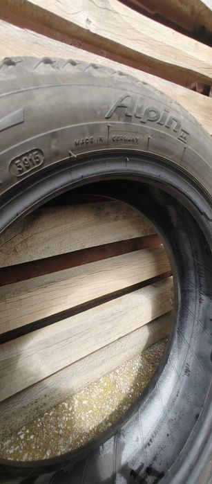 Гуми четири броя 165/65/15.