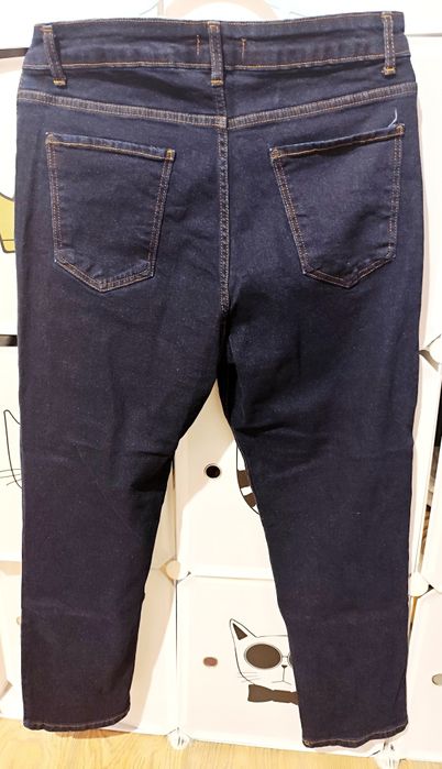 Blugi dama noi cu eticheta