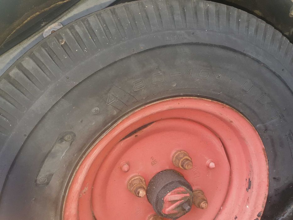 Продавам лодка с колесар