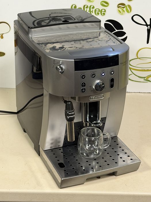 Кафемашина кафе автомат delonghi magnifica smart с гаранция