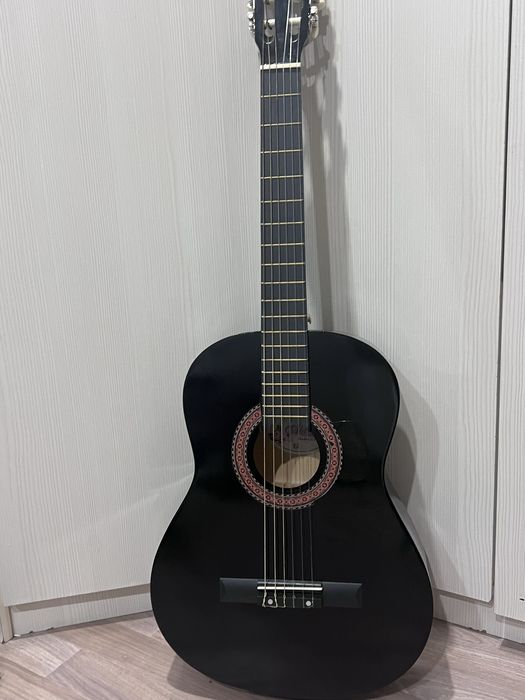 Продам классическую гитару.