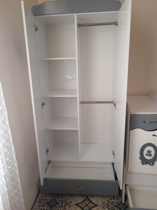 Bolalar uchun yotoqxona mebeli shkaf va krovat