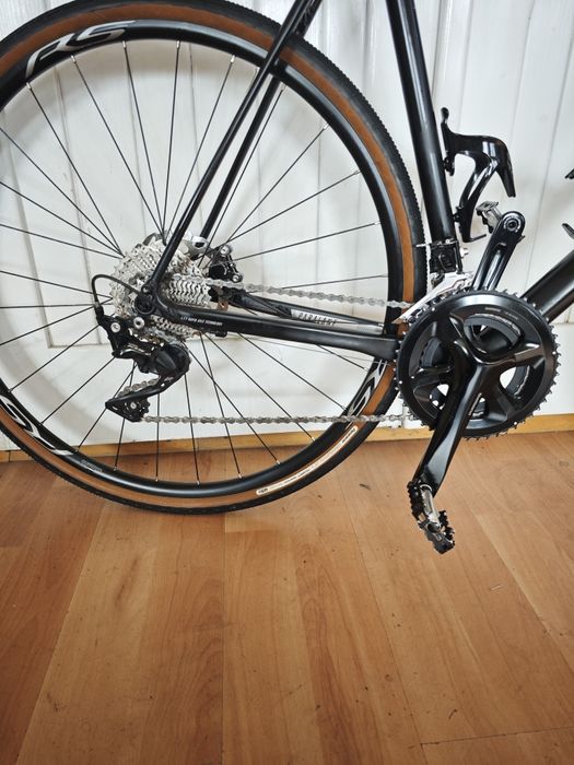 Bicicleta gravel Focus Paralane