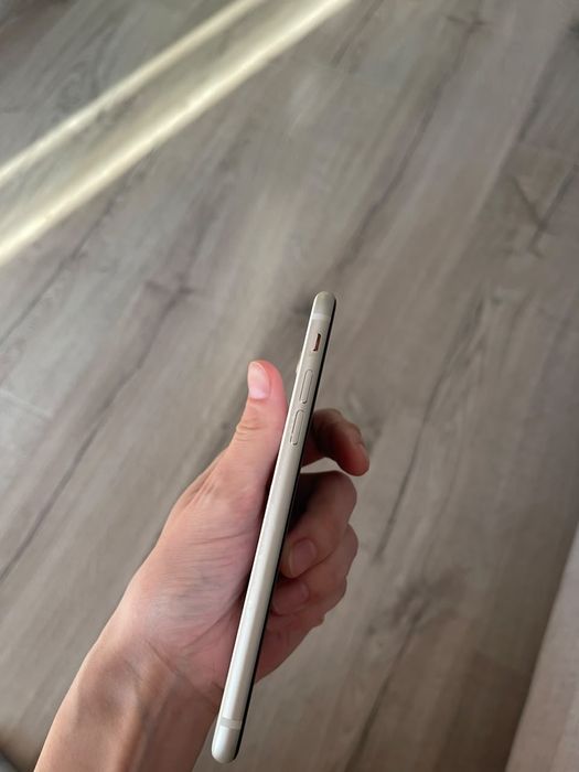 Продам iphone SE