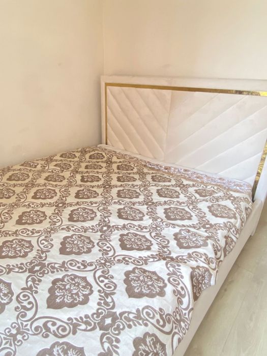 Продам спальную кровать.