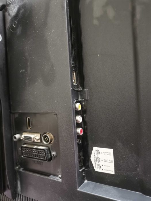 Продавам телевизор Philips 32 инча със стойка за 200лв.