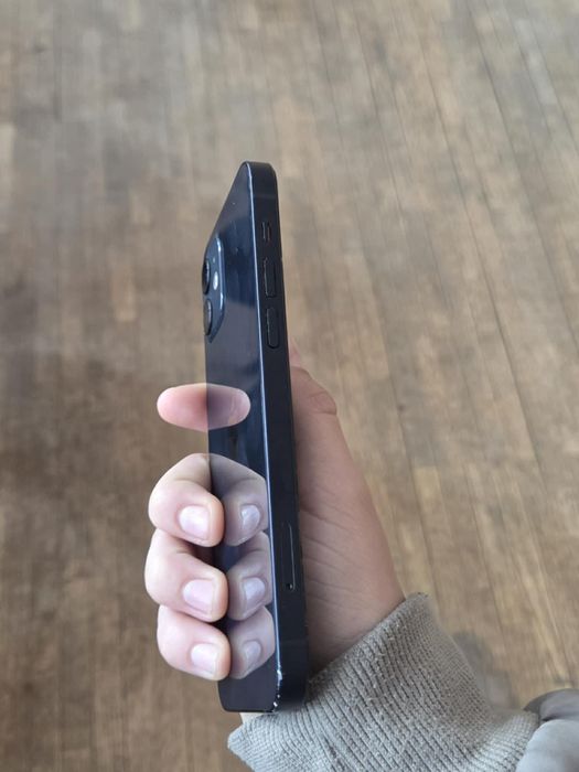 iPhone 12 128gb 79% капацитет (държи цял ден)