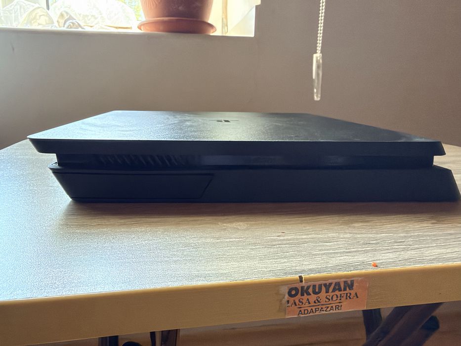 Продава се Play station 4slim