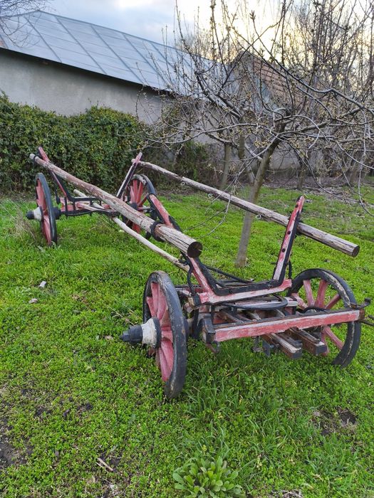 Se vinde căruța de decor grădină