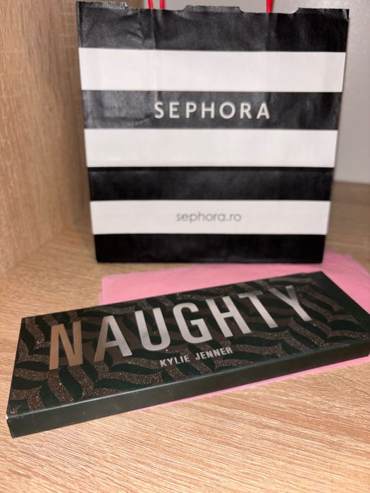 Paleta eyeshadows Naughty KYLIE JENNER