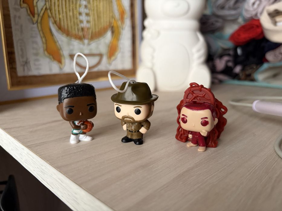 Продаю игрушки kinder joy stranger things