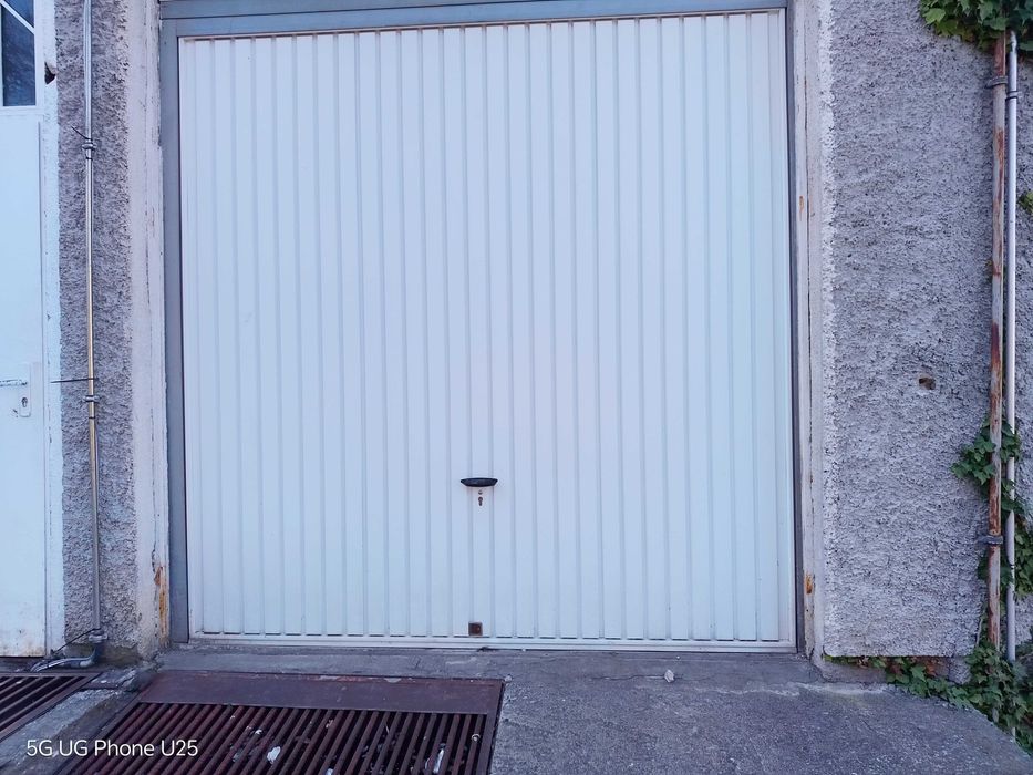 Продавам гараж в кв.Трошево