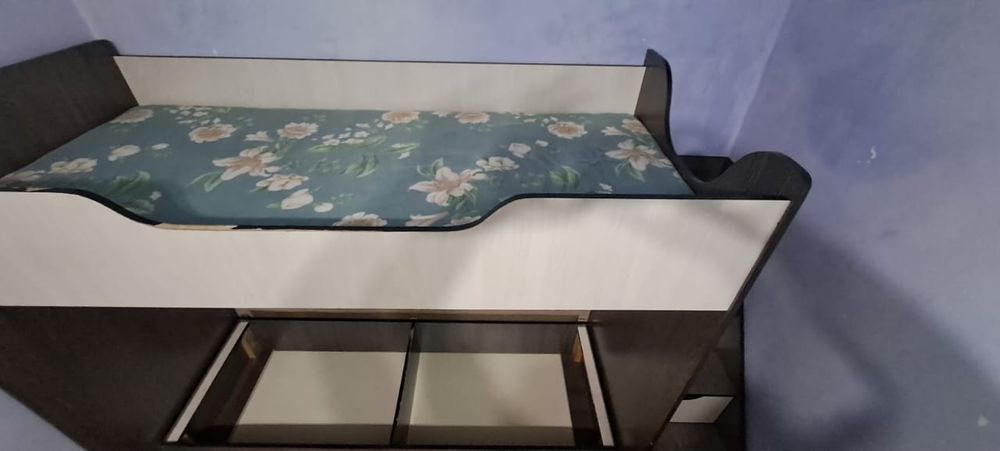 Продам кровать. С ящиками.