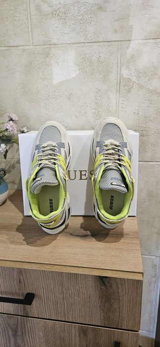 Маратонка/ сникерси Guess