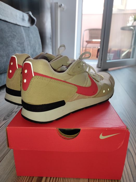 Adidasi sport nike venture runner