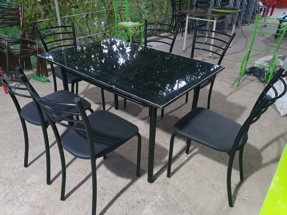 Кухонный столл с четырьмя стульями 100000 сум с 6 стульями 860000 сум