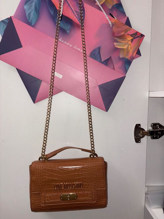 Продам сумку оригинал moschino