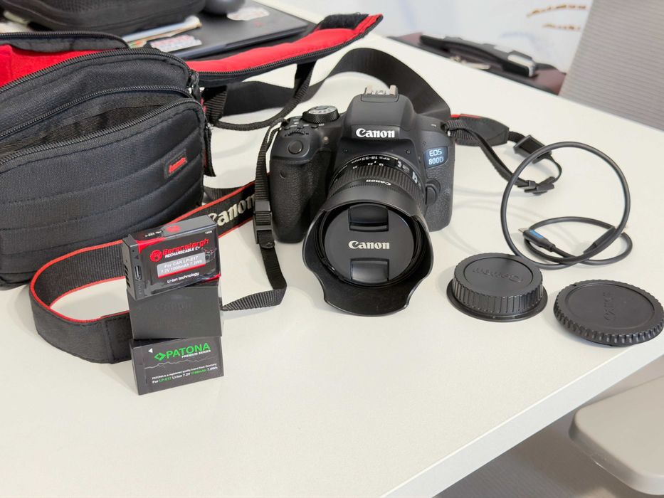 Canon EOS 800D + obiectiv kit 18-55mm - FULLBOX, folosit foarte puțin
