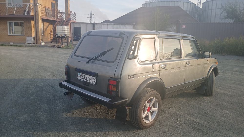 Продам ниву 5 дверную