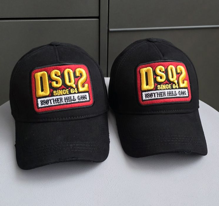 Шапка с козирка с производствени дефекти Dsquared