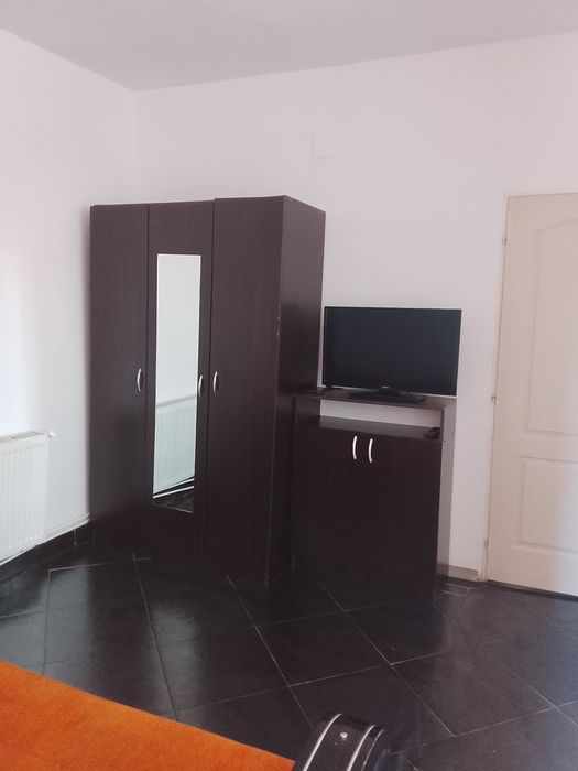 Închiriez apartament cu o camera — fotografia 1