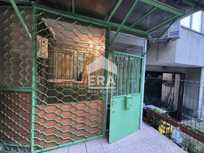 Едностаен обзаведен апартамент за продажба, в тухлена сграда, район По