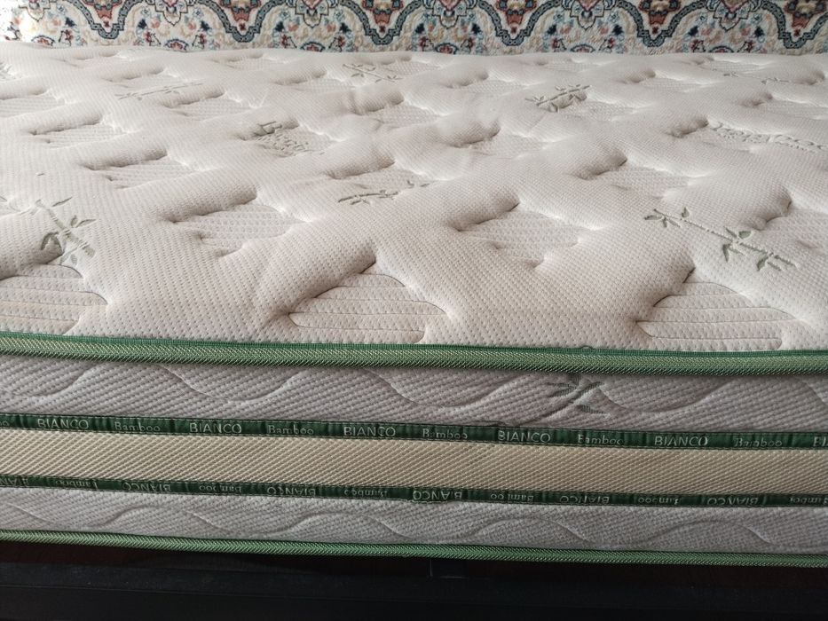 Продам две  кровати с матрасами