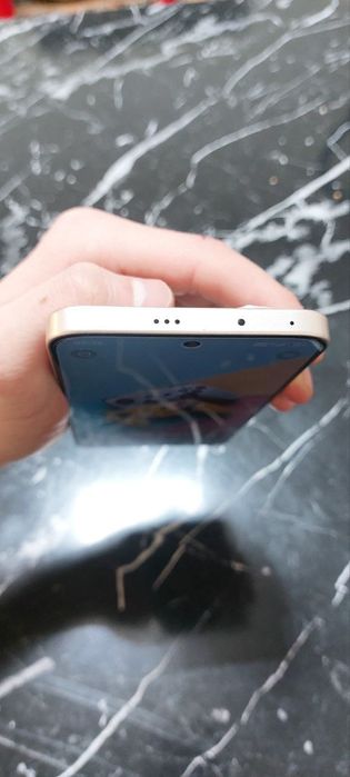 Ram 8/256 honor 400 5 g 1 yil kafolat berilad