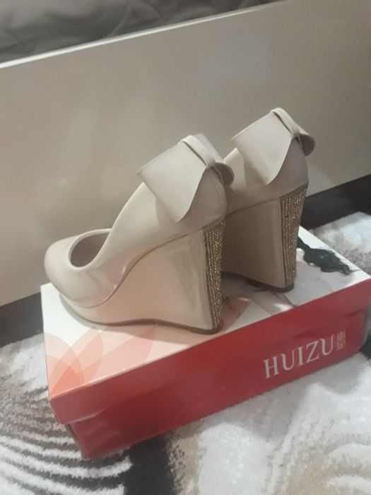 Kelinlar va qizlar uchun tufli