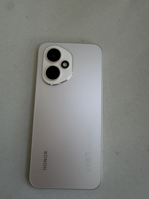 Honor 400    512 GB / 16 GB