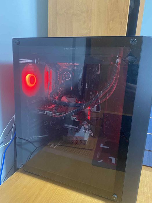 Геймърски компютър + монитор