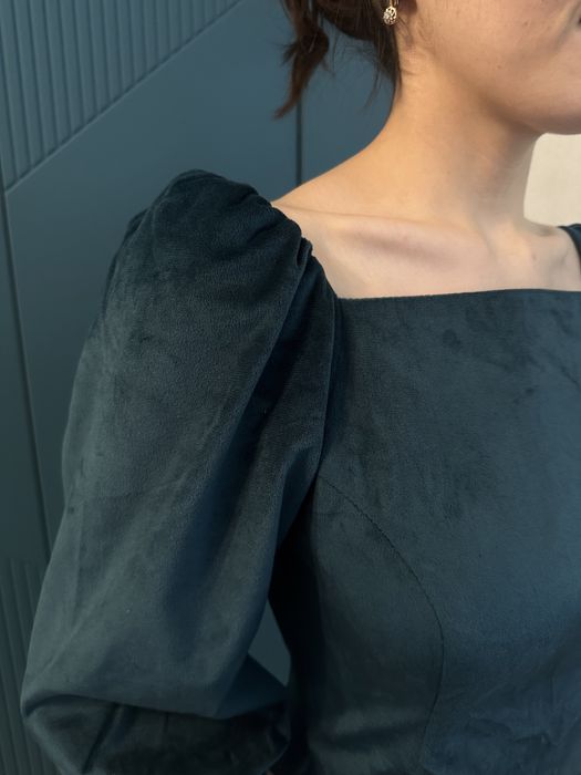 Вечернее платье в изумрудном цвете