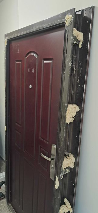 Продавам входна врата