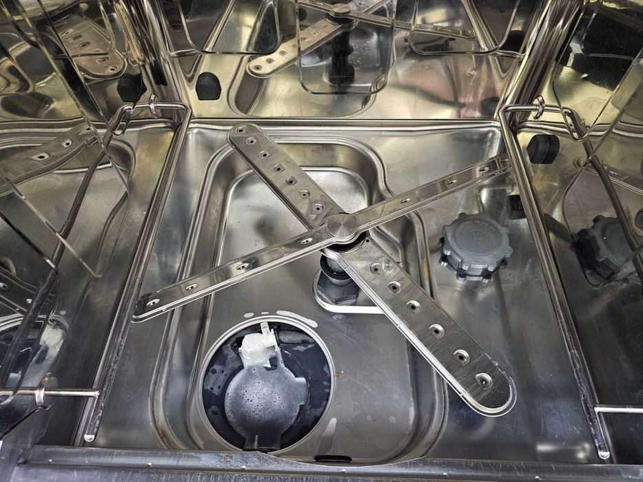 Професионална Съдомиялна машина Miele G8066 с 12 месеца гаранция