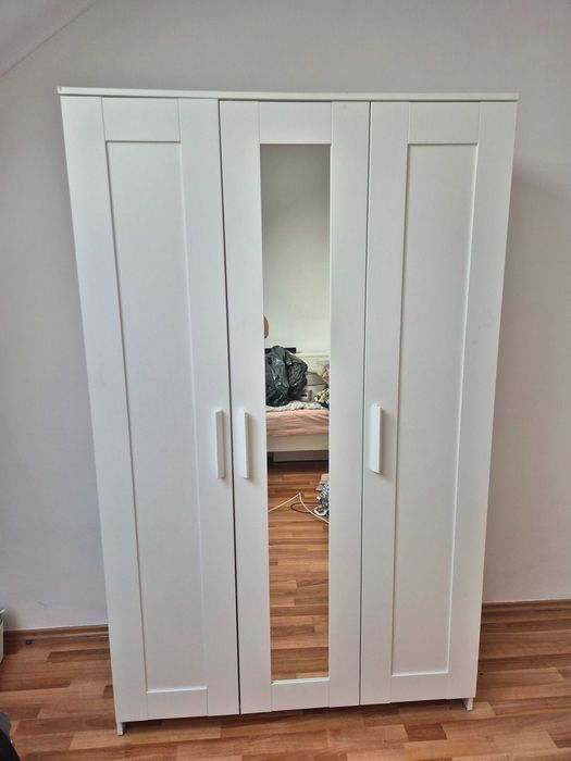 Dulap IKEA BRIMNES – 3 uși, alb, 117×190 cm, cu oglindă