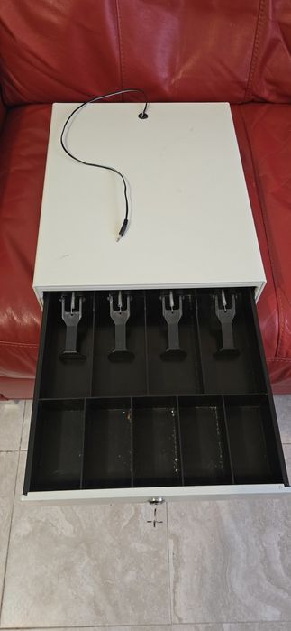 Каса за пари чекмедже метална