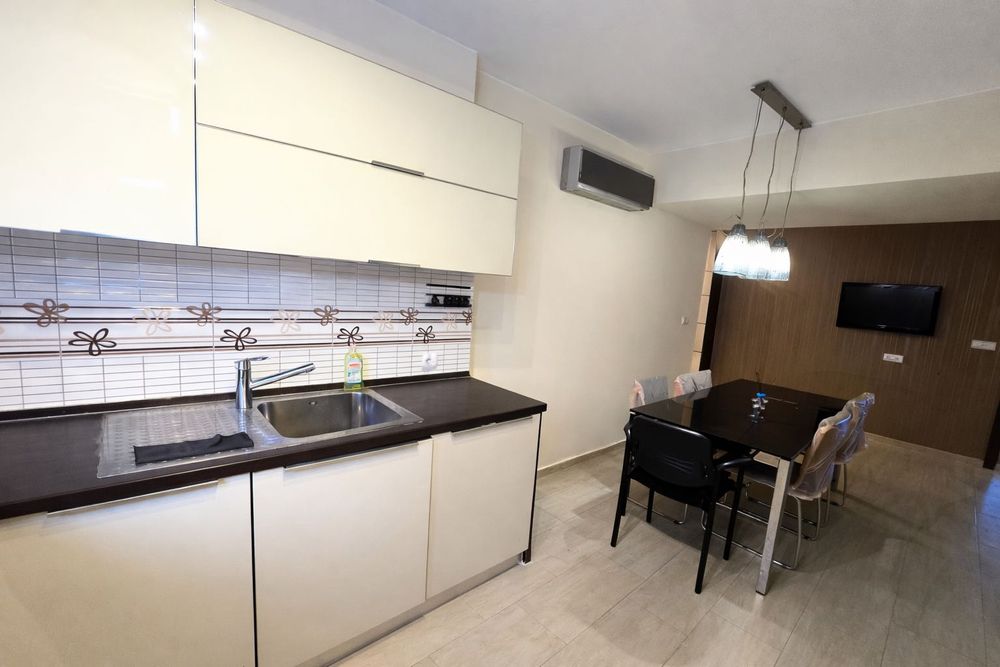 Луксозен тристаен апартамент под наем – 120 кв.м