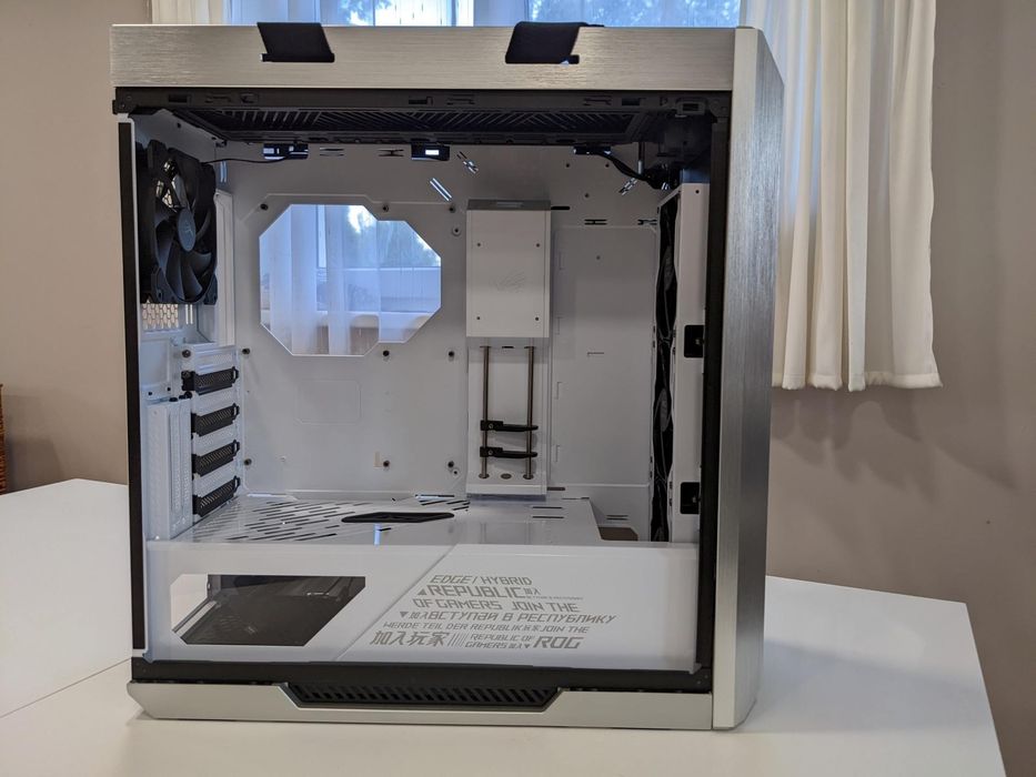 Продам корпус Asus ROG STRIX helios white edition