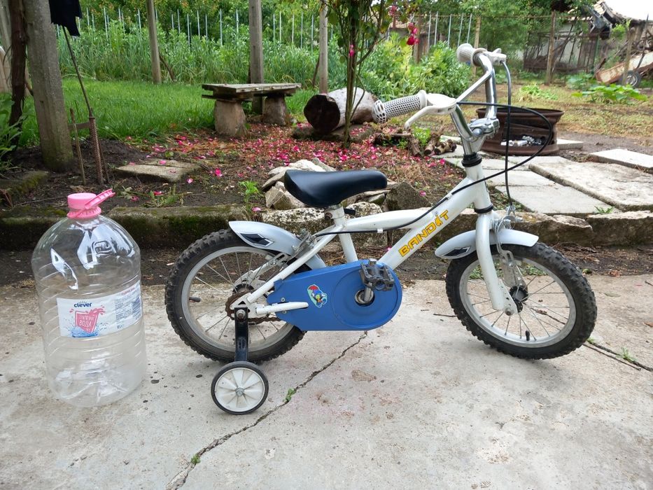 Детско колело с помощни колелца