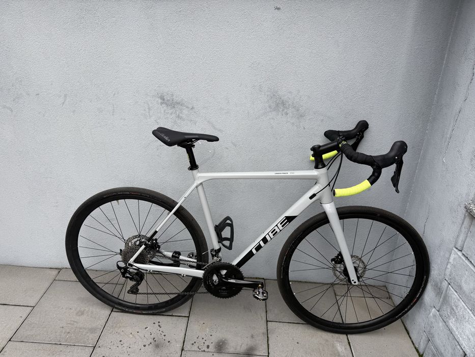 Bicicleta gravel Cube