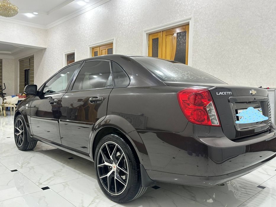 Мошина сотилади.