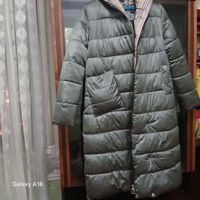 Jenskiy balonniy kurtka sotiladi. Fendi.