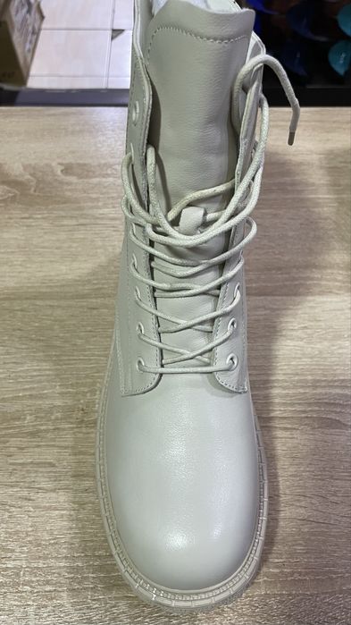 Женские зимние ботинки