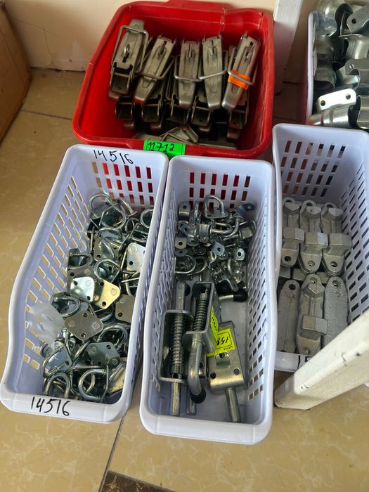 Фурнитура сотилади