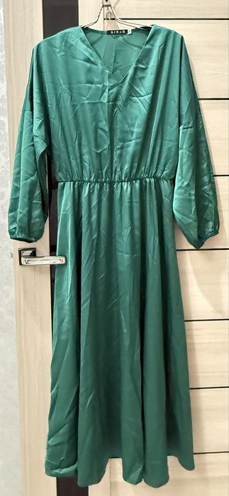 Продам женские платья