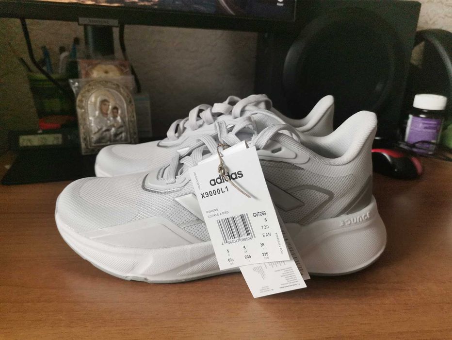 Нови дамски маратонки Адидас.