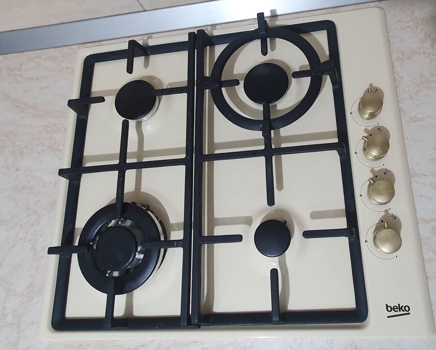 Vând plită nouă pe gaz ,Beko