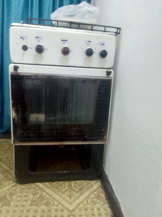 Срочно продам газ плиту дешово рабочая цена 5000тенге